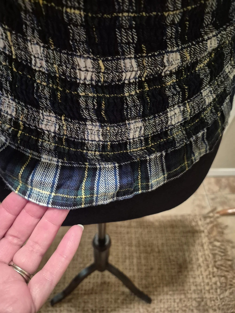 American Eagle Outfitters Navy and Green Plaid Puff-Sleeve Crop Top